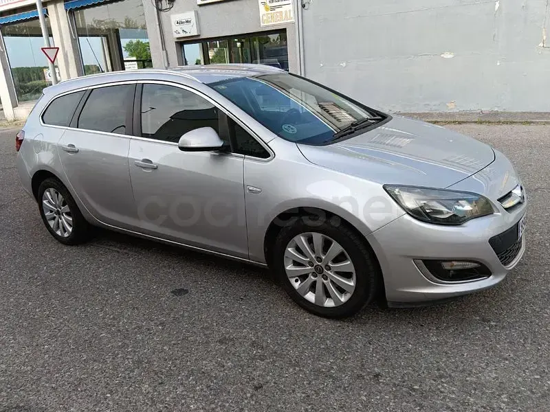 Usado Opel Astra Sportive 165 CV (121 kW) 2013 Gris / plata Berlina