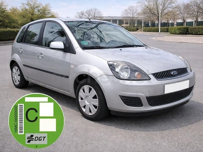 Gris / plata Usado 2007 Ford Fiesta Futura Utilitario | 3990 € (Precio justo) - Imagen 1/4
