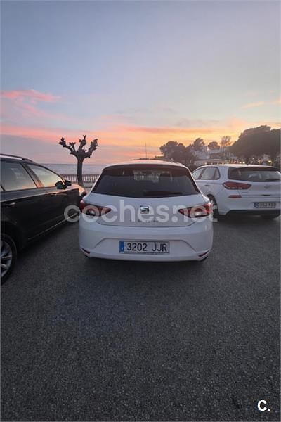 Usado Seat Leon Ecomotive 110 CV (80 kW) 2015 Blanco Berlina