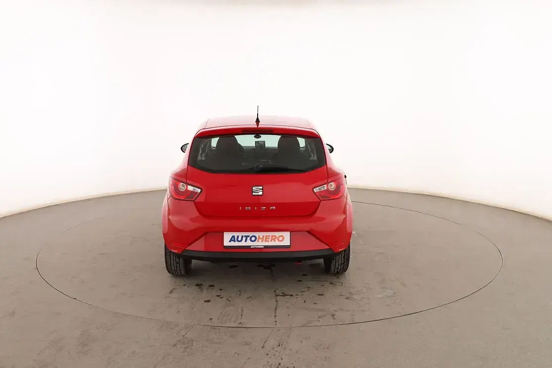 Usado Seat Ibiza Reference 70 CV (51 kW) 2014 Rojo Berlina