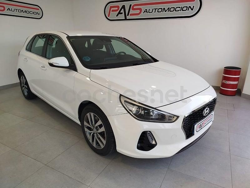 Usado Hyundai i30 Style 140 CV (102 kW) 2018 Blanco Berlina