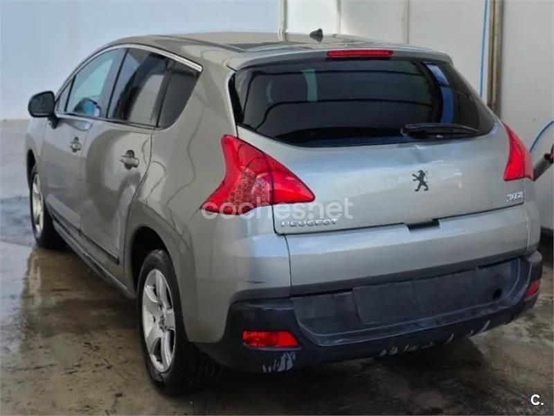 Usado Peugeot 3008 Premium 110 CV (80 kW) 2009 Gris / plata Familiar