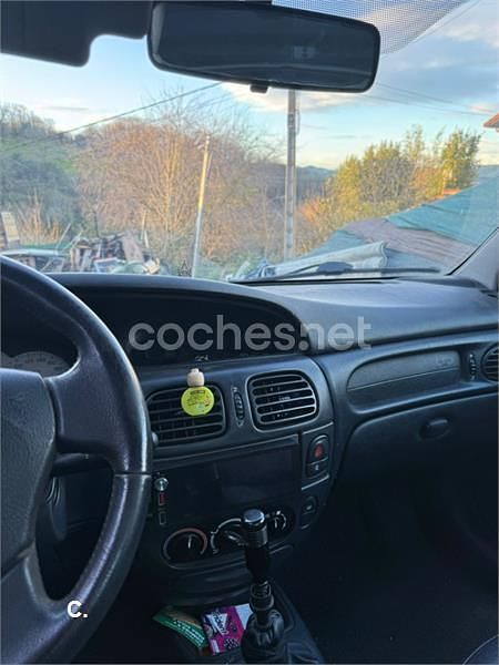 Usado Renault Mégane Coupé Sportway 105 CV (77 kW) 2002 Gris / plata Coupe