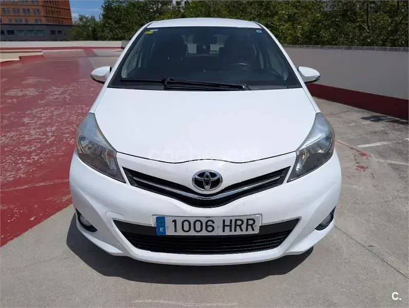 Usado Toyota Yaris City 99 CV (72 kW) 2013 Blanco Utilitario