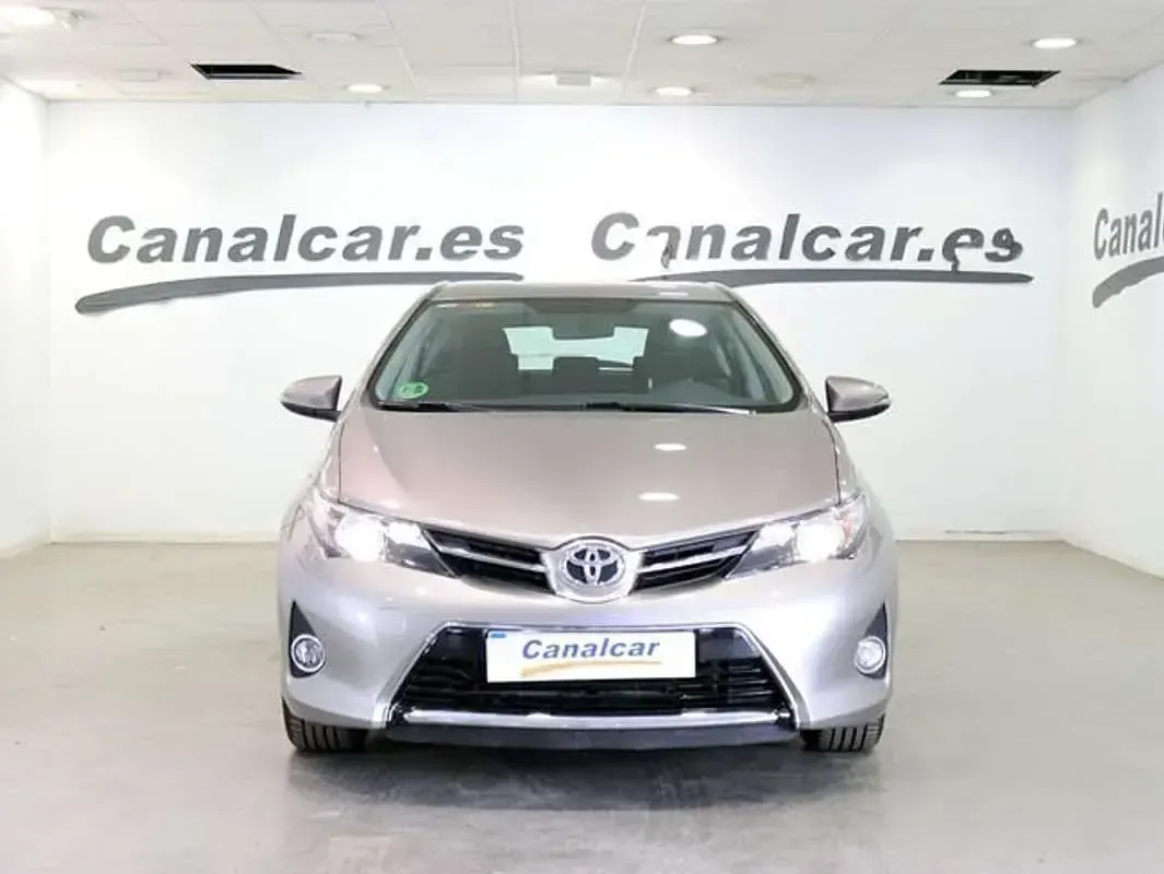 Usado Toyota Auris Active 132 CV (97 kW) 2015 Blanco Utilitario