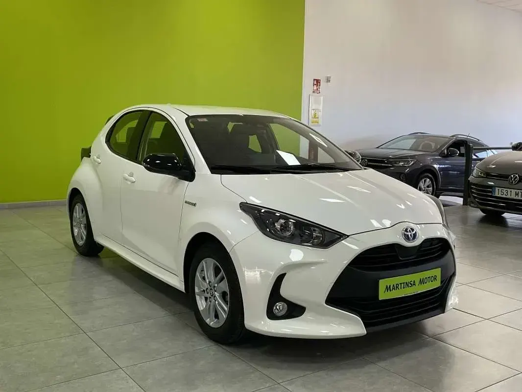 Usado Toyota Yaris Hybrid Business Edition 116 CV (85 kW) 2021 Blanco Utilitario