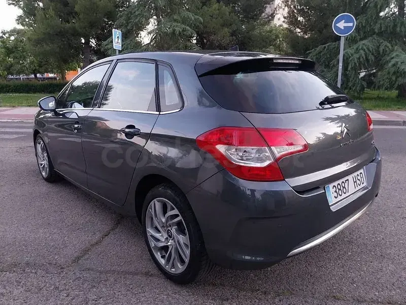 Usado Citroën C4 120 CV (88 kW) 2013 Gris / plata Berlina