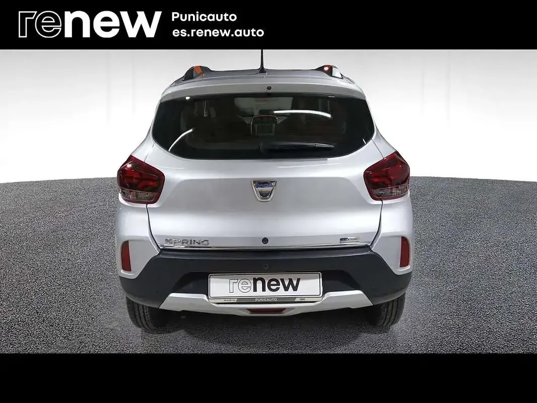Usado Dacia Spring Comfort Plus 33 kW (45 CV) 2023 Gris Utilitario
