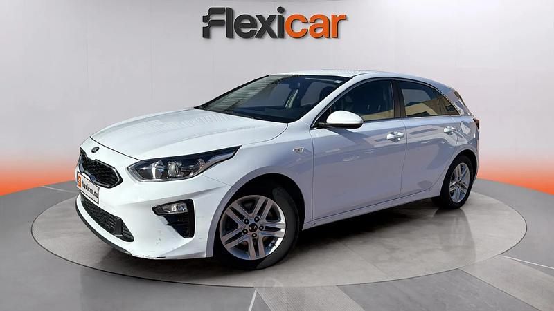 Usado Kia Ceed 120 CV (88 kW) 2021 Blanco Utilitario