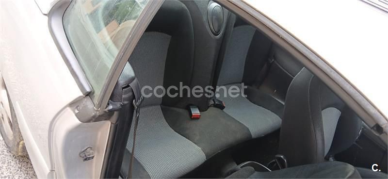 Usado Peugeot 206 110 CV (80 kW) 2001 Gris / plata Descapotable