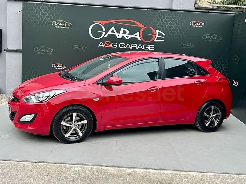 Usado Hyundai i30 90 CV (66 kW) 2013 Rojo Berlina