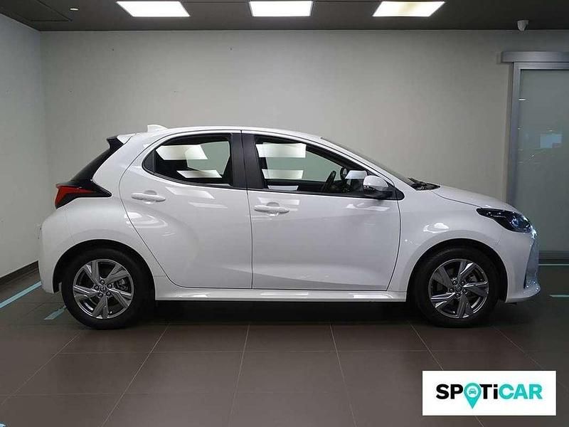 Usado Toyota Yaris Hybrid Active 116 CV (85 kW) 2024 Blanco Utilitario