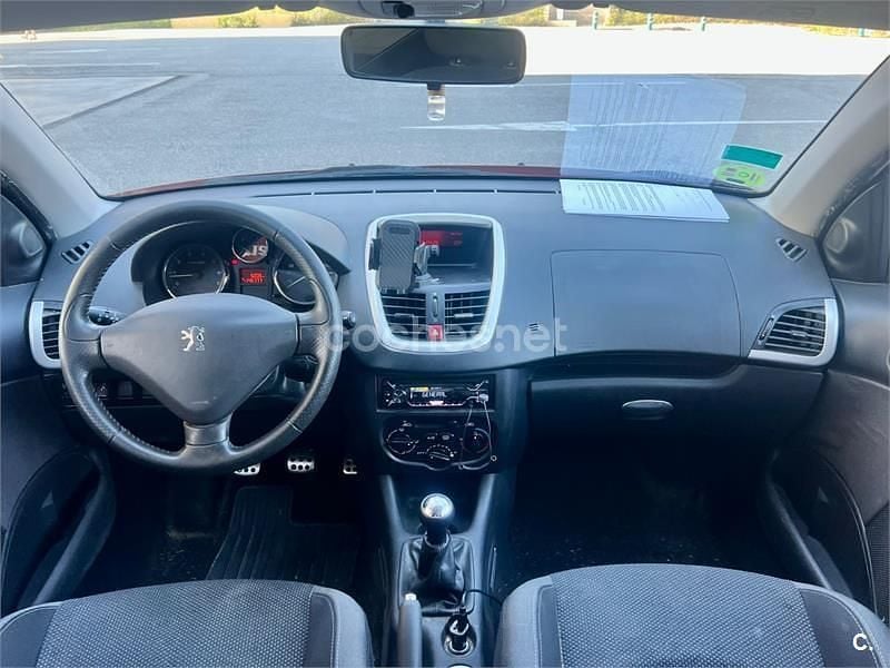 Usado Peugeot 206+ 60 CV (44 kW) 2009 Rojo Utilitario