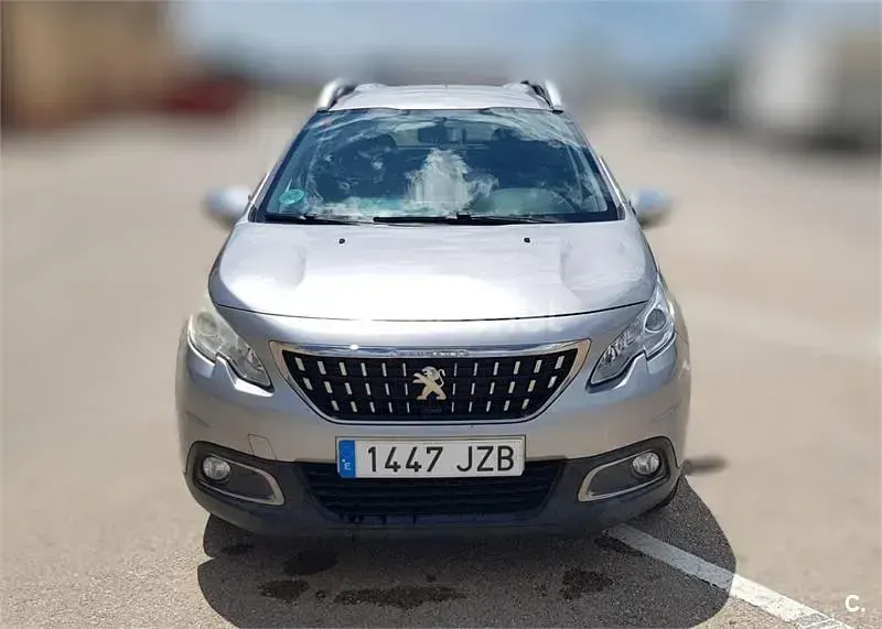 Usado Peugeot 2008 Allure 100 CV (73 kW) 2017 Gris / plata SUV