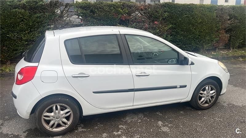 Blanco Usado 2009 Renault Clio II Expression Berlina | 4850 € (Precio justo) - Imagen 1/4