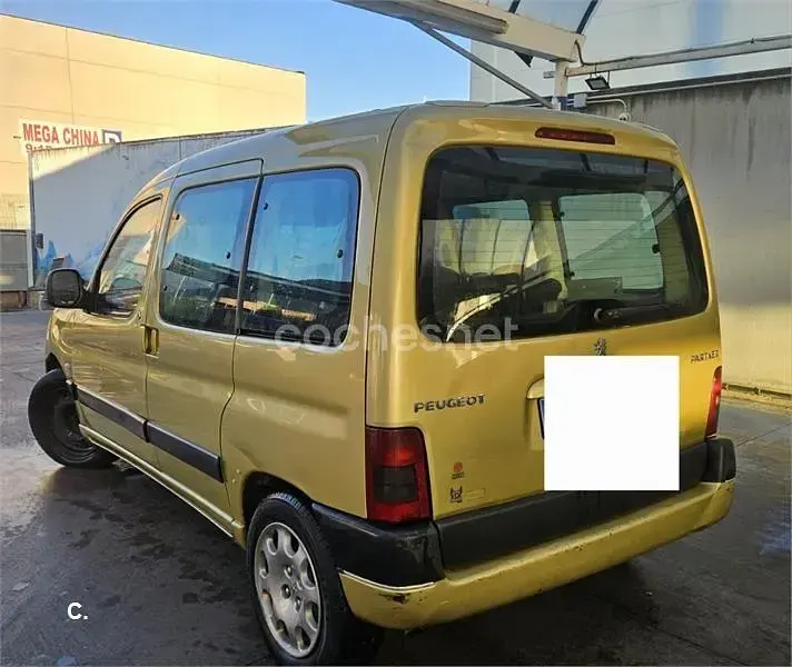 Usado Peugeot Partner Tepee Premium 90 CV (66 kW) 2009 Amarillo Monovolumen