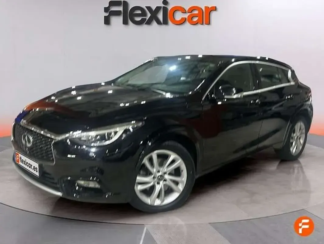 Usado Infiniti Q30 Sport Tech 170 CV (125 kW) 2018 Negro Utilitario