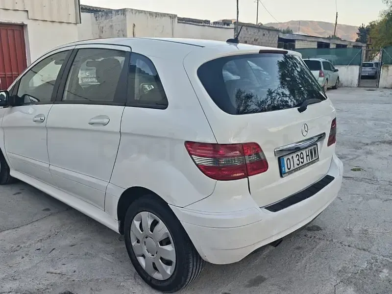 Usado Mercedes B180 Edition 109 CV (80 kW) 2009 Blanco Monovolumen