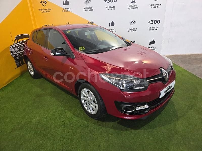 Usado Renault Mégane LIMITED 95 CV (69 kW) 2015 Granate Berlina