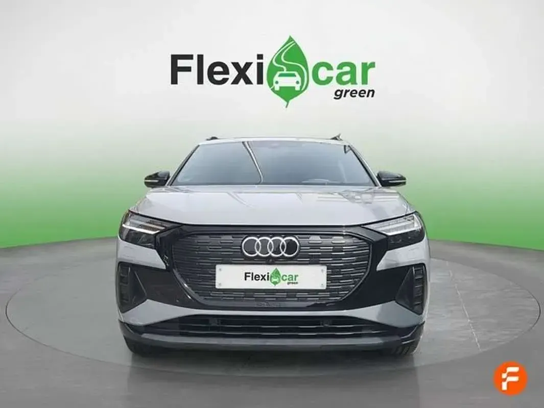 Usado Audi Q4 e-tron 150 kW (204 CV) 2021 Gris SUV