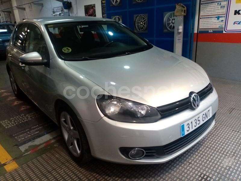 Beige Usado 2011 VW Golf VI Advance Berlina | 7990 € (Precio justo) - Imagen 1/4