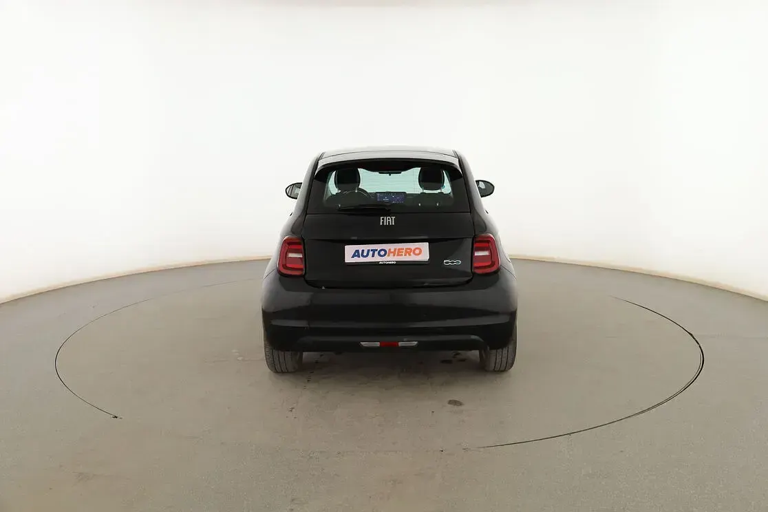 Usado Fiat 500e Icon 86 kW (118 CV) 2022 Negro Berlina