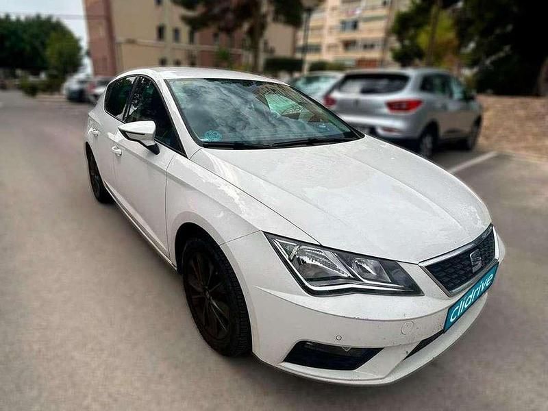 Usado Seat Leon ST Style 125 CV (91 kW) 2020 Blanco Familiar