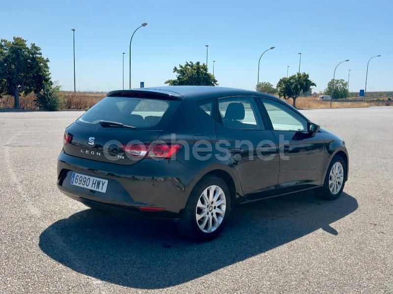 Usado Seat Leon Style 105 CV (77 kW) 2014 Negro Berlina