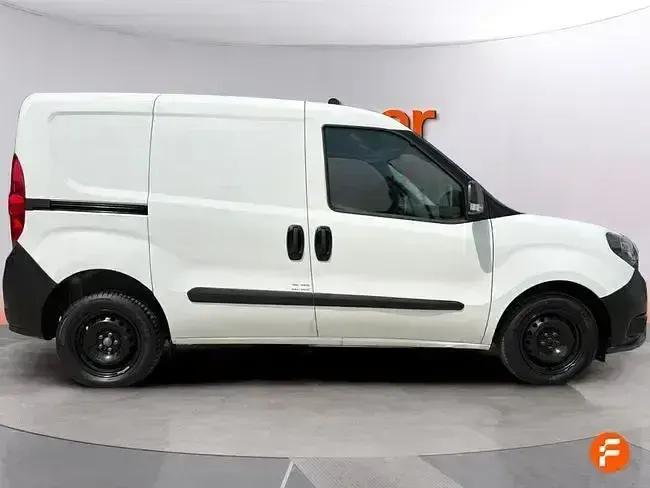 Usado Fiat Doblò 105 CV (77 kW) 2022 Blanco Monovolumen