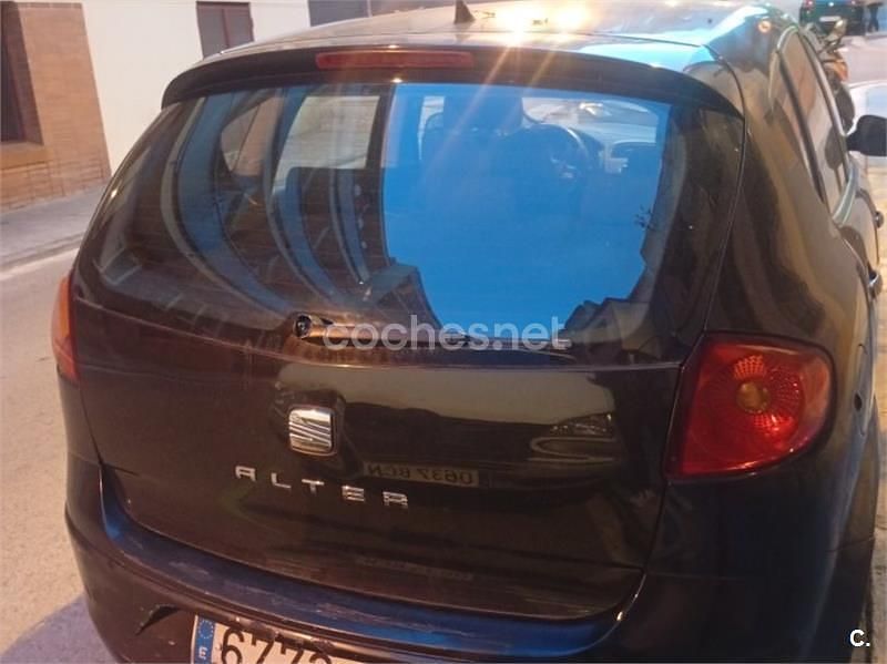 Usado Seat Altea Style 105 CV (77 kW) 2010 Negro Monovolumen