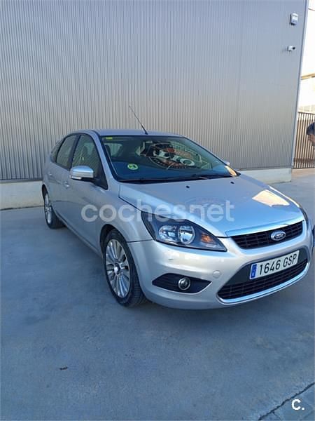 Usado Ford Focus Titanium 109 CV (80 kW) 2009 Gris / plata Berlina