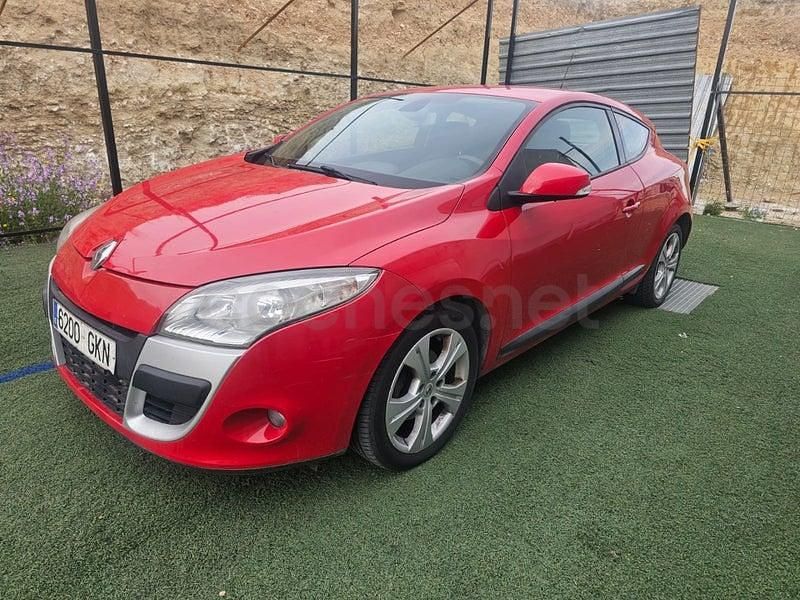 Usado Renault Mégane Expression 105 CV (77 kW) 2009 Rojo Berlina