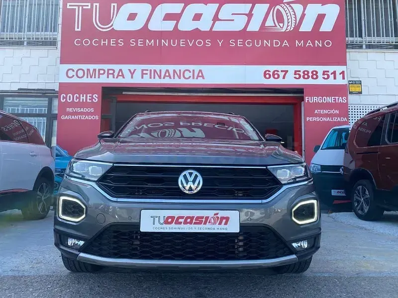 Usado VW T-Roc Advance 150 CV (110 kW) 2019 Gris / plata SUV