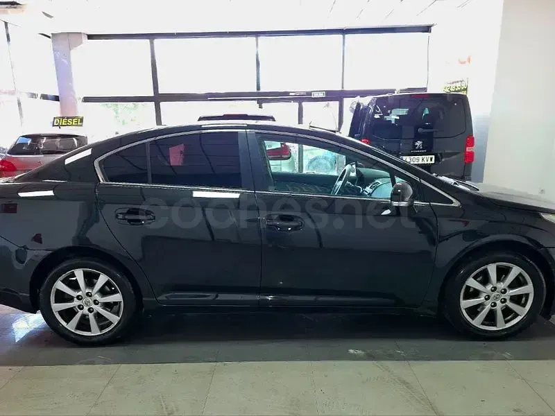 Usado Toyota Avensis Multidrive S 147 CV (108 kW) 2010 Negro Berlina