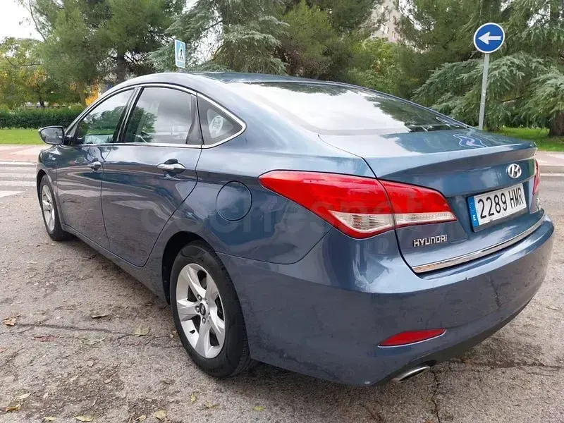 Usado Hyundai i40 136 CV (100 kW) 2012 Azul Berlina