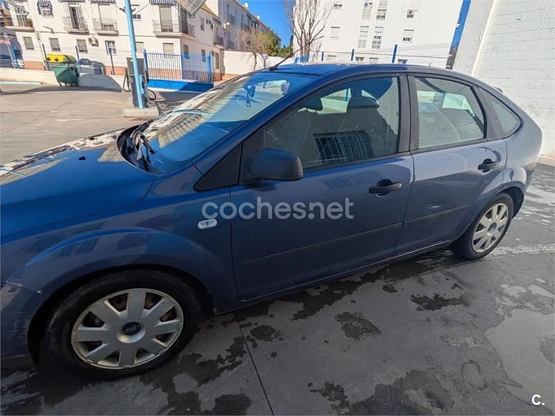 Usado Ford Focus Trend 115 CV (84 kW) 2006 Azul Berlina