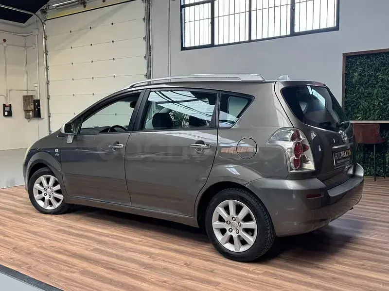 Usado Toyota Corolla Verso Sol 116 CV (85 kW) 2005 Beige Monovolumen
