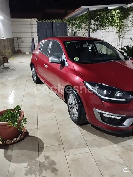 Usado Renault Mégane Business 110 CV (80 kW) 2014 Rojo Berlina