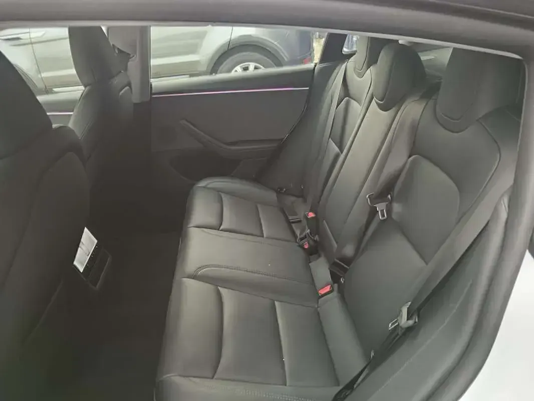 Käytetty Tesla Model 3 Standard Range 208 kW (283 HP) 2025 Valkoinen Sedan