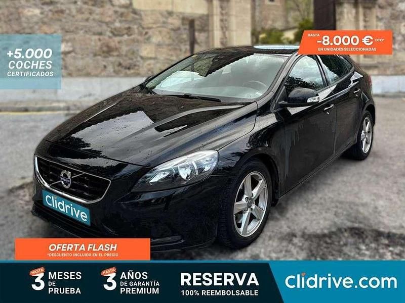 Begagnad Volvo V40 Momentum 120 HK (88 kW) 2015 Svart Halvkombi