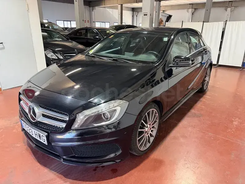 Usado Mercedes A200 AMG line 136 CV (100 kW) 2014 Negro Utilitario