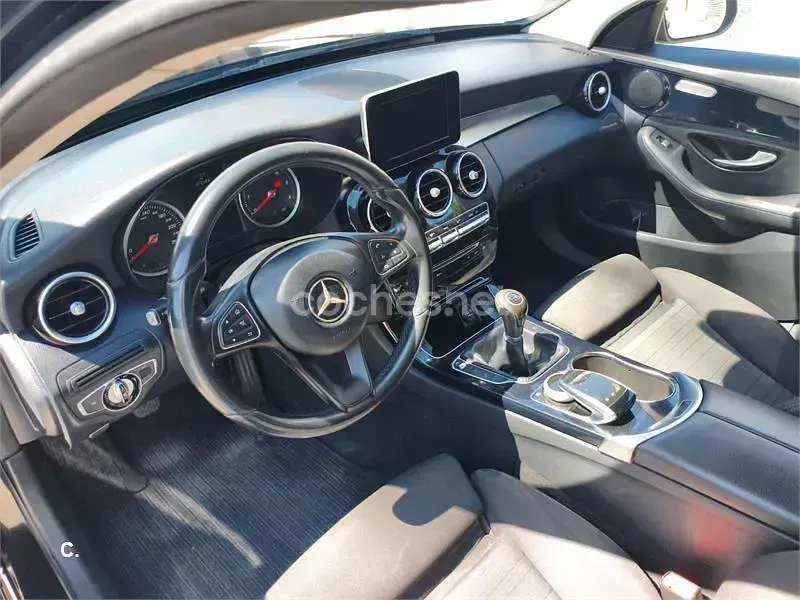 Usado Mercedes C180 Avantgarde 170 CV (125 kW) 2015 Negro Familiar