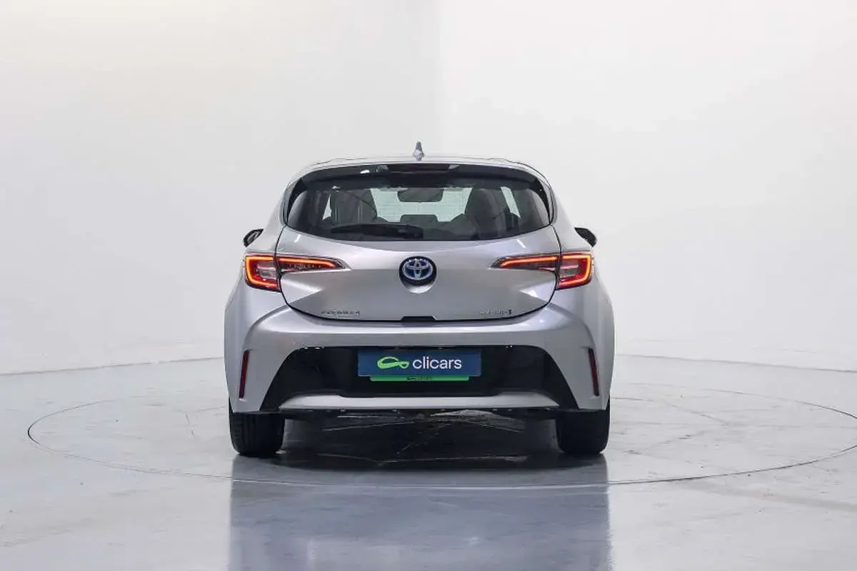 Usado Toyota Corolla Active 98 CV (72 kW) 2022 Plateado Berlina