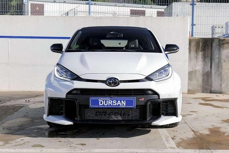 Usado Toyota Yaris 283 CV (208 kW) 2024 Blanco Utilitario