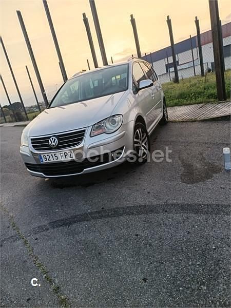 Usado VW Touran 140 CV (102 kW) 2007 Gris / plata Monovolumen