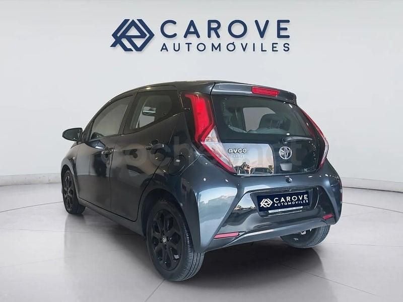 Usado Toyota Aygo X-play 72 CV (52 kW) 2019 Gris / plata Utilitario