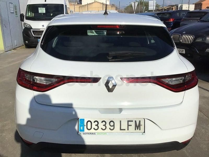 Usado Renault Mégane IV Life 95 CV (69 kW) 2020 Blanco Berlina