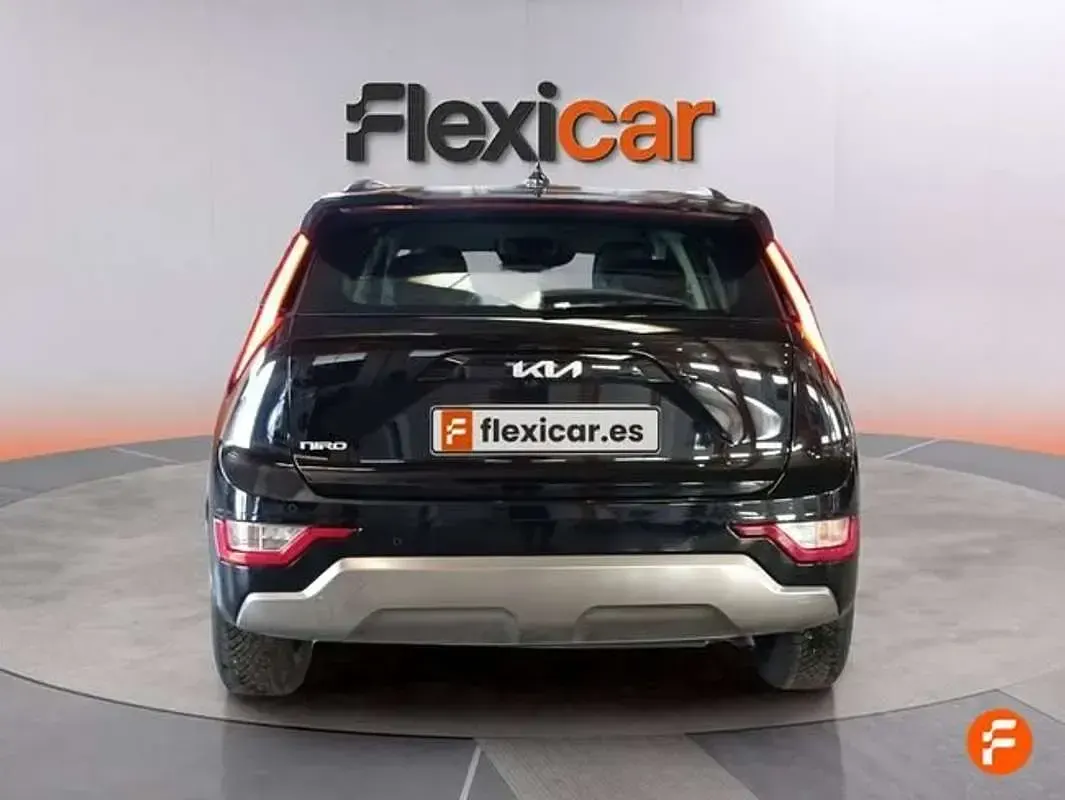 Usado Kia Niro 141 CV (103 kW) 2024 Negro SUV