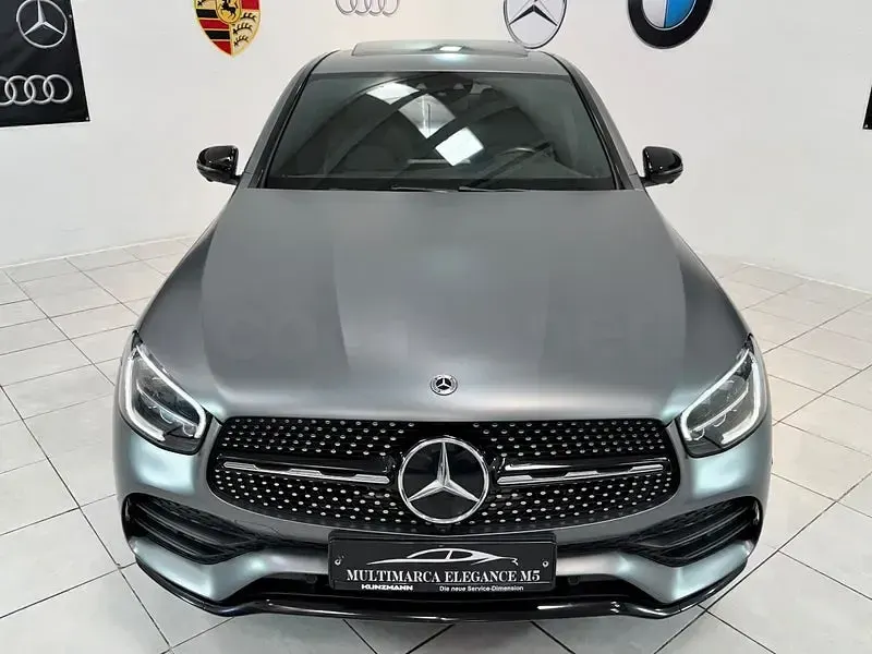 Usado Mercedes GLC300e 320 CV (235 kW) 2021 Gris / plata SUV