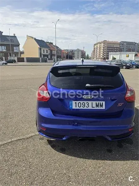 Usado Ford Focus ST 250 CV (183 kW) 2014 Azul Berlina